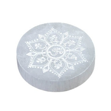 ZenNatural_Base de Selenite Mandala Om – Pequena 6 cm