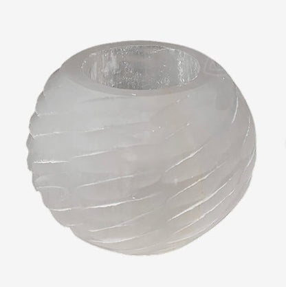 Castiçal - Globo Estriado de Selenite | Unidade | Altura: 6/8 cm. • Diâmetro: 6/8 cm - ZenNatural