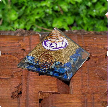 ZenNatural_Pirâmide de Orgonite com Lápis Lazuli e Mandala Om - 7 X 7